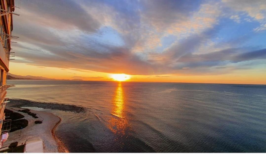 Sobre Las Olas Del Mar El Campello Eksteriør billede